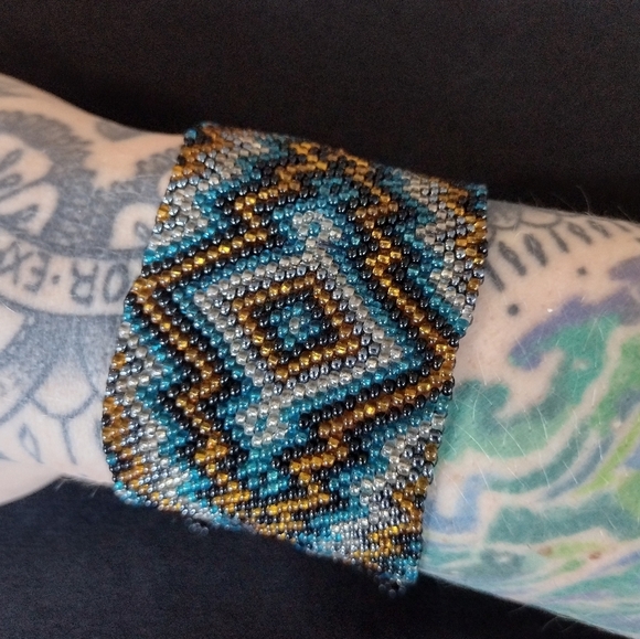 Handmade Beaded Bracelet - Picture 2 of 10